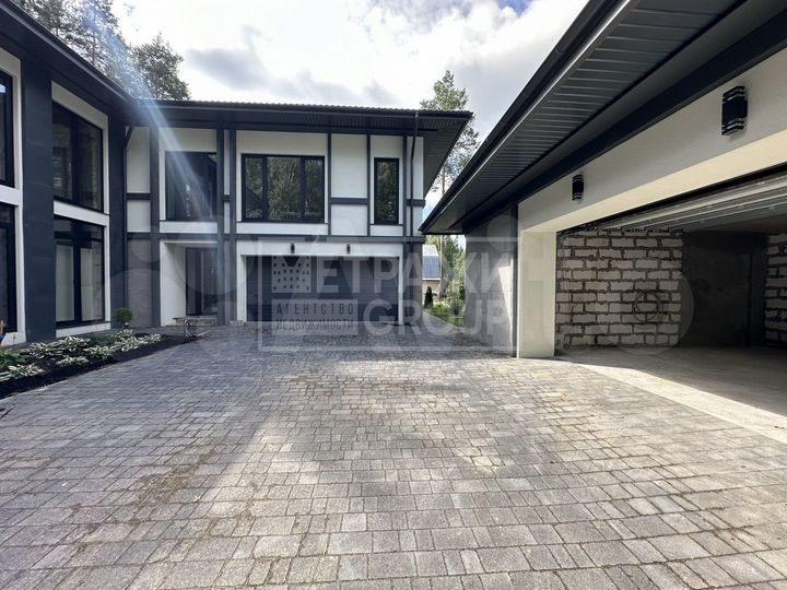 Дом 471 м² на участке 15 сот.