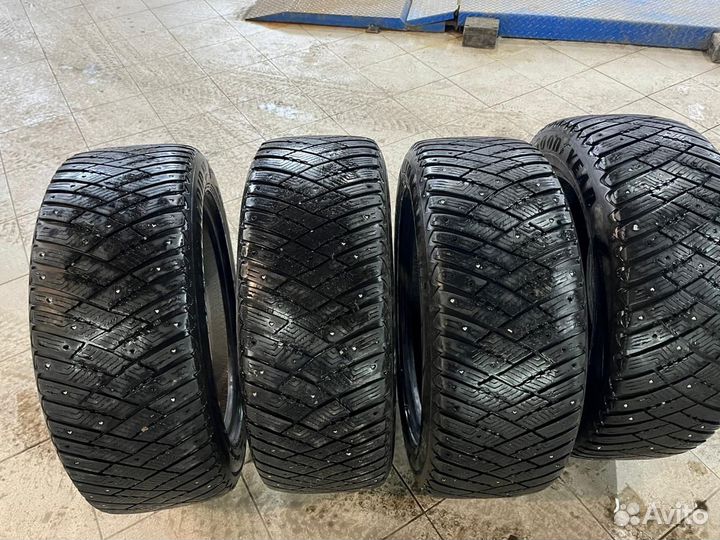 Goodyear UltraGrip 235/55 R18