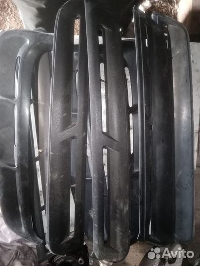 Молдинг стекла багажника Nissan Terrano 1,2