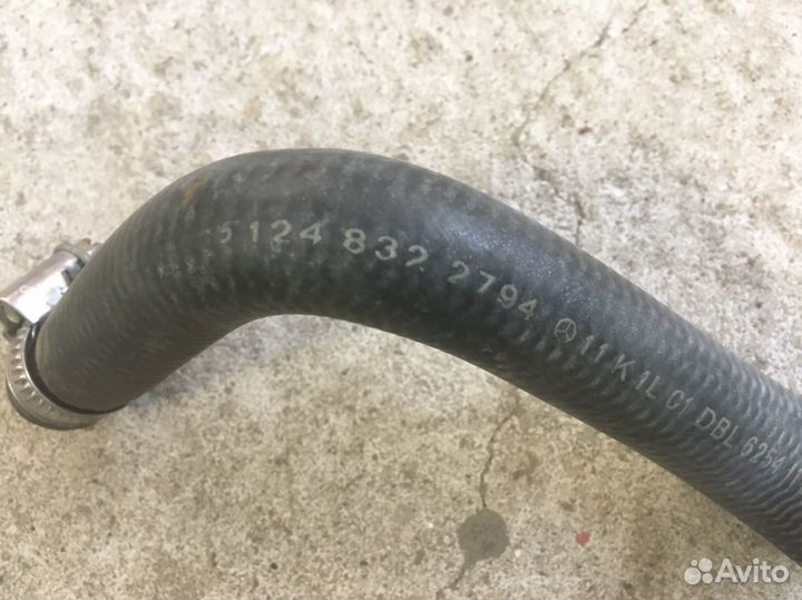 Патрубок системы охлаждения Mercedes W124 (5829)