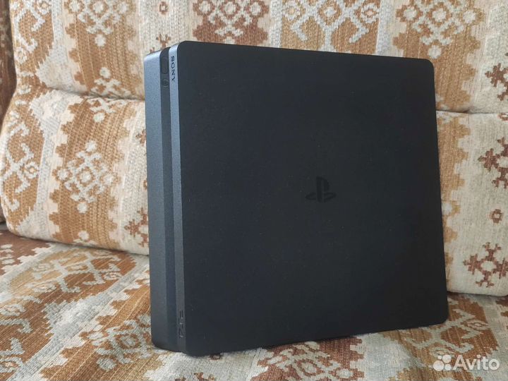 Ps4 вместе с геймпадами и играми