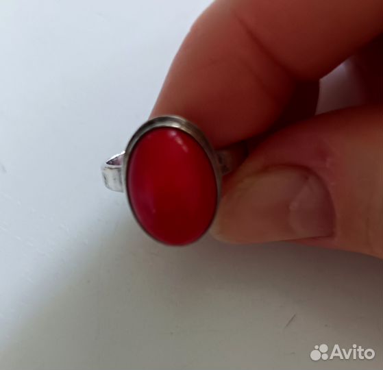 Кольцо с красным кораллом