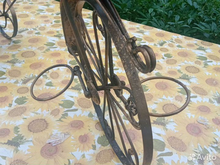 Подставка для цветов металлическая