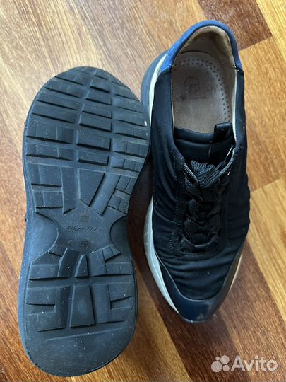 Кроссовки женские