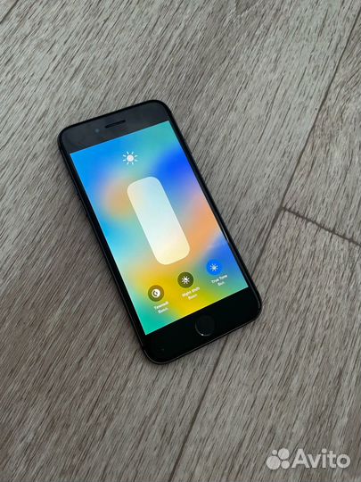 iPhone 8, 64 ГБ