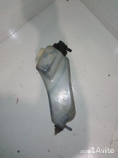 Бачок гидросистемы mercedes 124