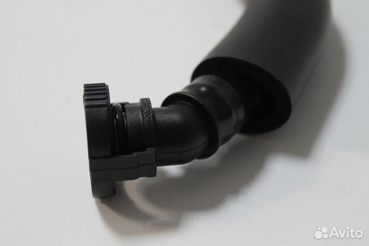 Шланг вентиляции Skoda 06J103221B