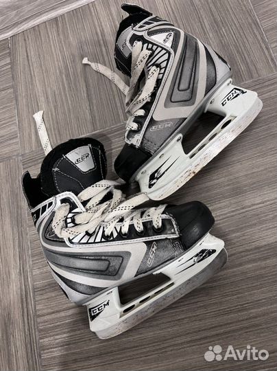Коньки хоккейные CCM 02
