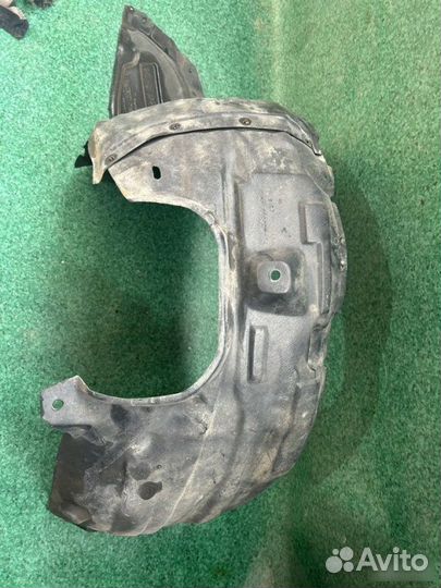 Подкрылок передний правый Mazda 3 1.6 2003-2006