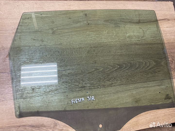 Ford fiesta MK 5 заднее правое стекло двери
