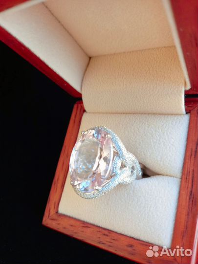 Кольцо из белого золота с бриллиантами и кварцем