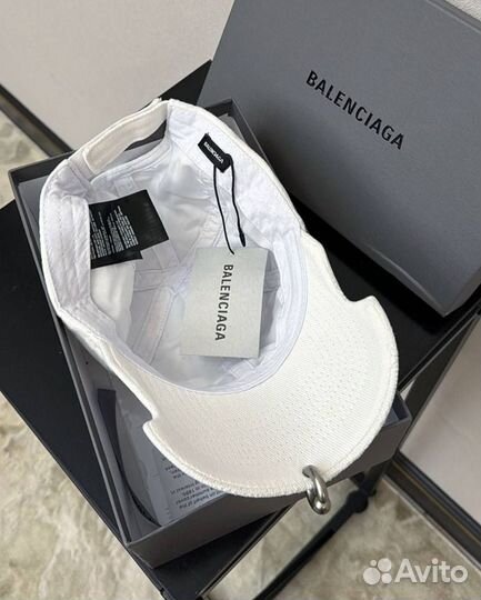 Кепка Balenciaga c пирсингом унисекс