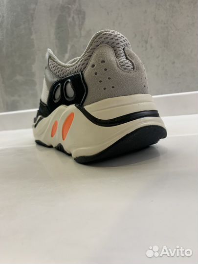 Кроссовки yeezy boost 700, изи, изики