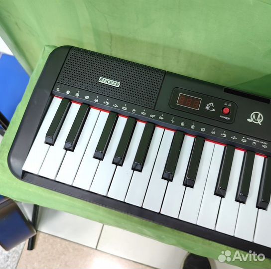 Синтезатор 61 клавиша с микрофоном