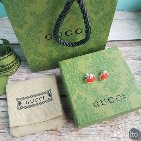 Серьги Gucci красные сердечки