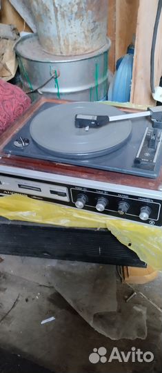 Проигрыватель для виниловых пластинок
