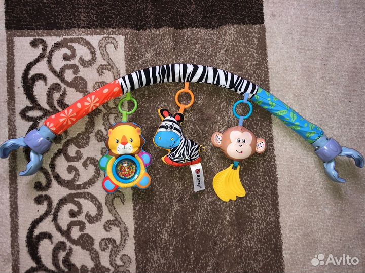 Дуга с игрушками