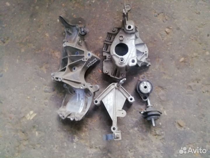 Renault Symbol 2007г Опора, кронштейн