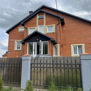 Коттедж 256 м² на участке 8 сот.