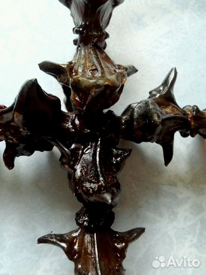 Крест из реликтового растения