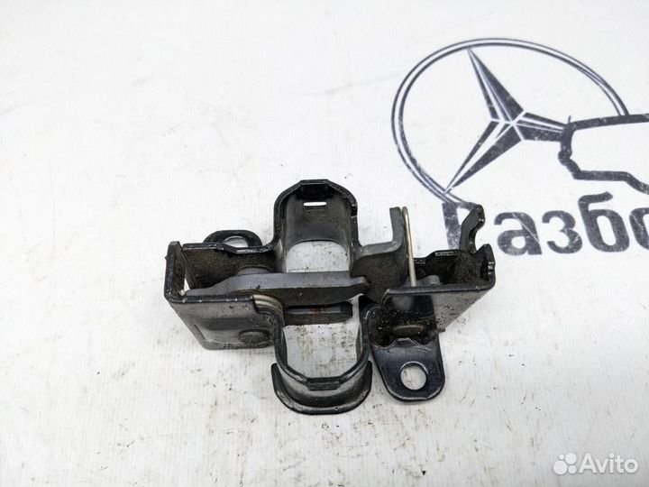 Замок капота w211 E-class 112,954 2004