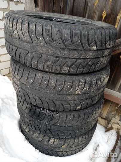 Bridgestone Ice Cruiser 7000 215/60 R16