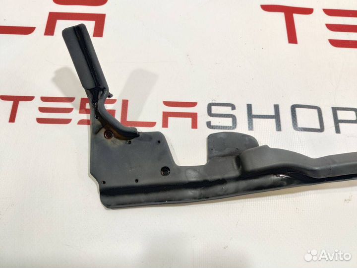Уплотнитель задней двери Tesla Model S