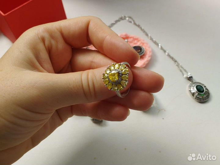 Серебряные серьги и кольцо