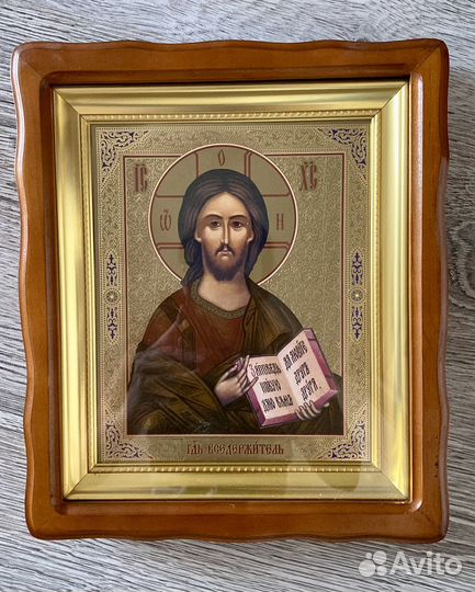 Иконы в деревянной раме