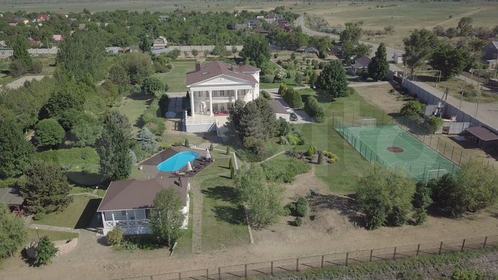 Дом 1013 м² на участке 2 га