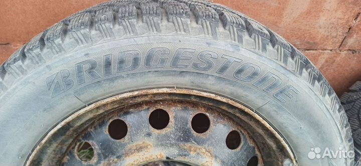 Bridgestone Blizzak Spike-01 195/60 R15 88T