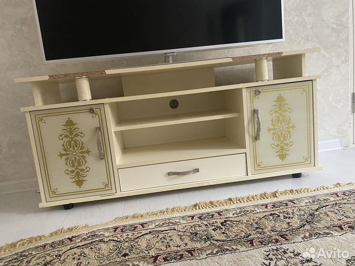 Подставка под телевизор