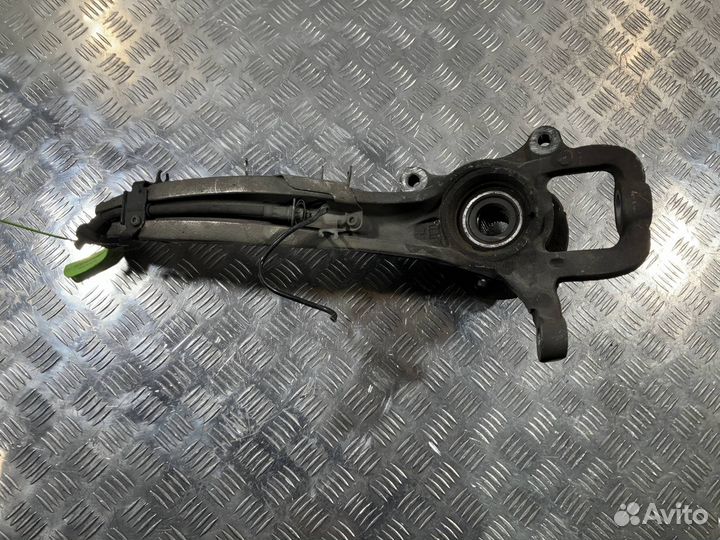 Кулак передний левый Audi Q7 4L рест. 2012