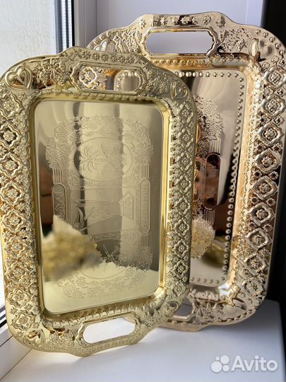 Поднос металлический золотой