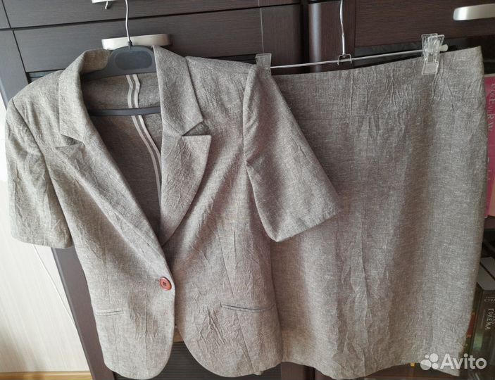 Летний женский костюм с юбкой