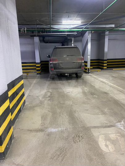 Машиноместо, > 30 м²