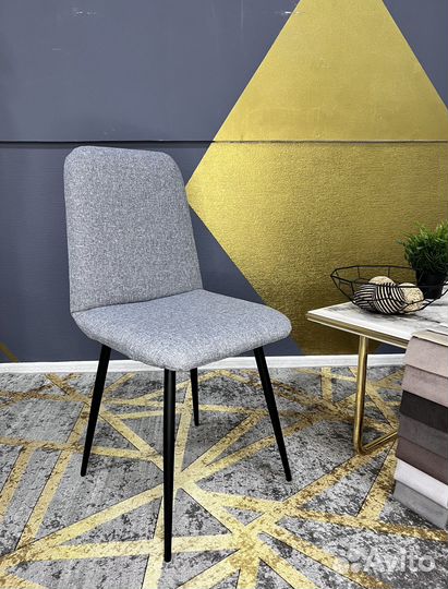 Стул мягкий современный