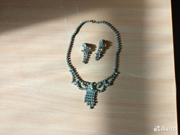 Колье и клипсы