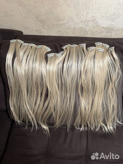 Волосы на заколках блонд