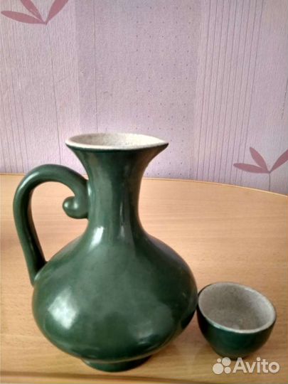 Глиняный кувшин для вина