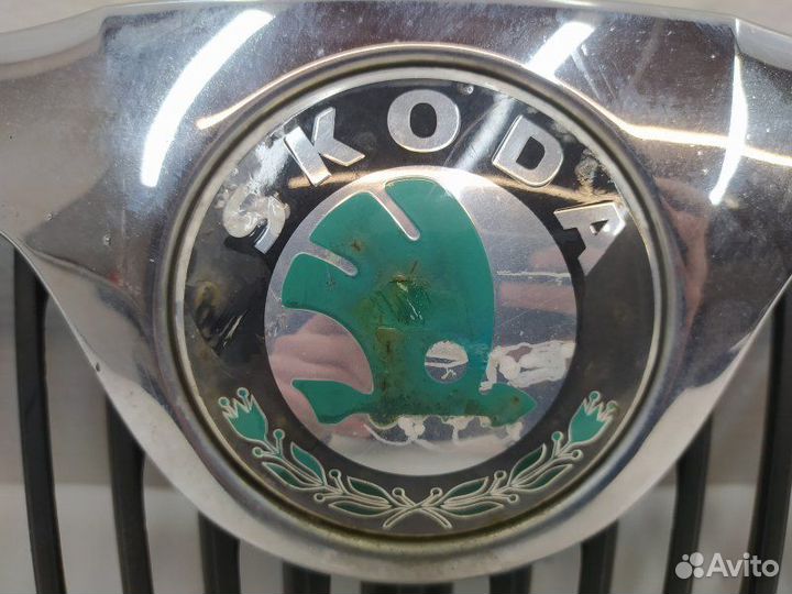 Б/У Б/У Решетка радиатора Европа. Дефект эмблемы