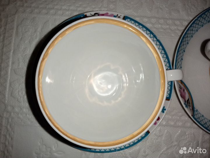 Чашки с блюдцами, бокалы