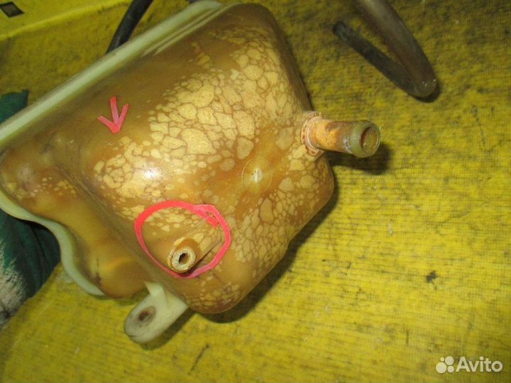 Бачок расширительный на Mitsubishi Delica Space Ge