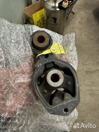 Задняя подушка двигателя Mazda 3 оригинал б/у