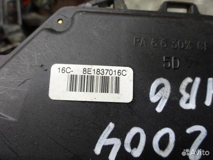 Замок двери передней правой Audi A4 B6 2003