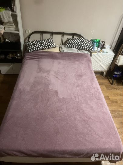 Кровать полутороспальная с матрасом