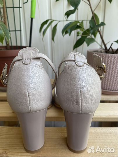 Босоножки женские Berkonty 37 разм