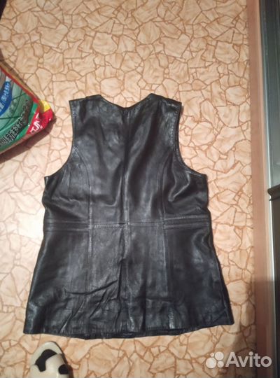 Кожаная жилетка женская