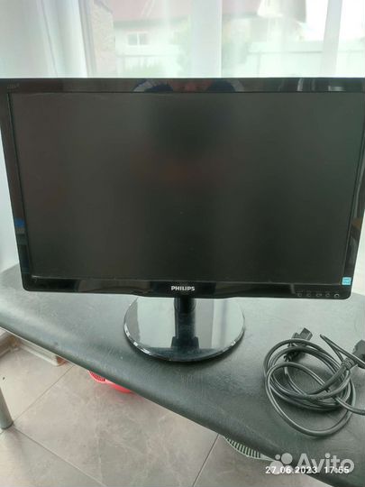 Монитор Philips 22