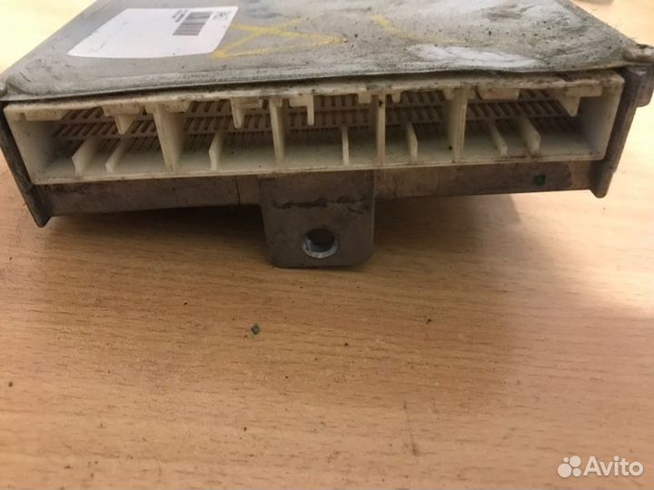 Блок управления двс Nissan Stream